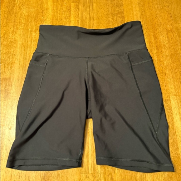 Old Navy Women's Black Bike Shorts - Picture 1 of 3